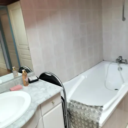 Maison Charmante A Antezant-la-chapelle Avec Jardin Feriehus