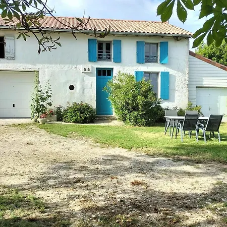 Holiday home Maison Charmante A Antezant-la-chapelle Avec Jardin Le Pin-Saint-Denis