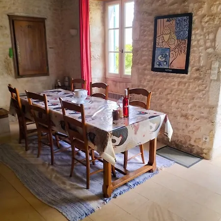 Maison Charmante A Antezant-la-chapelle Avec Jardin Prázdninový dům *
