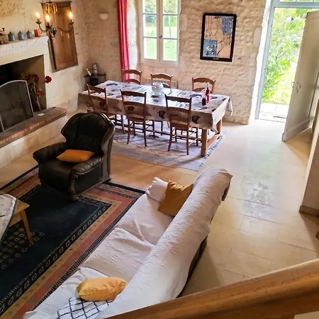 Maison Charmante A Antezant-la-chapelle Avec Jardin Le Pin-Saint-Denis