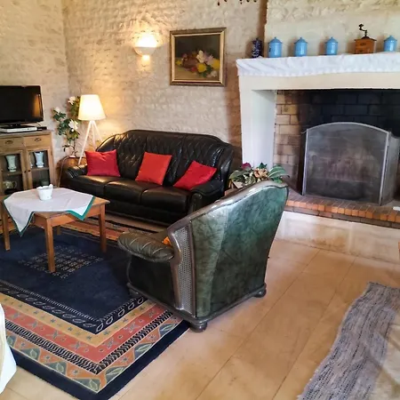 Maison Charmante A Antezant-la-chapelle Avec Jardin Holiday home