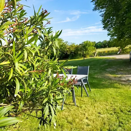 Vakantiehuis Maison Charmante A Antezant-la-chapelle Avec Jardin Le Pin-Saint-Denis